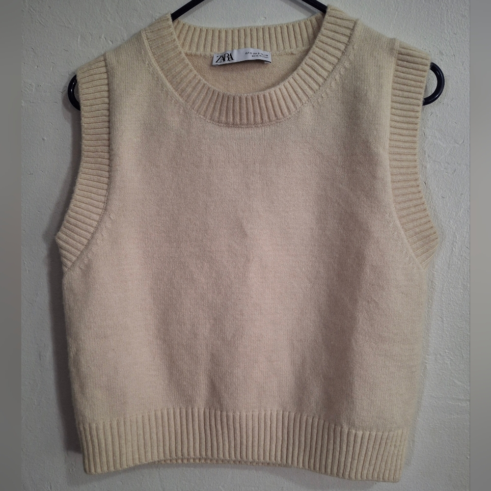 Zara Women's Ivory Knit Sweater Vest Size S.